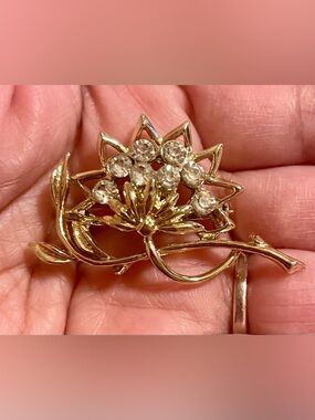 Gold-Tone Floral Crystal Brooch – Sparkling Flower Pin